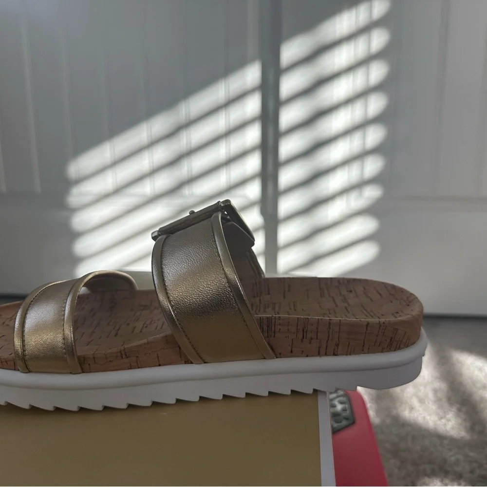 Michael Kors Gold Colby Slide
Never worn - Picture 3 of 5